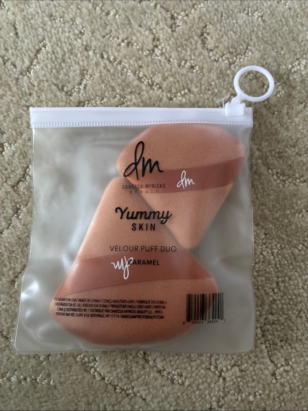 Danessa Myricks YUMMY SKIN VELOUR PUFF DUO - CARAMEL